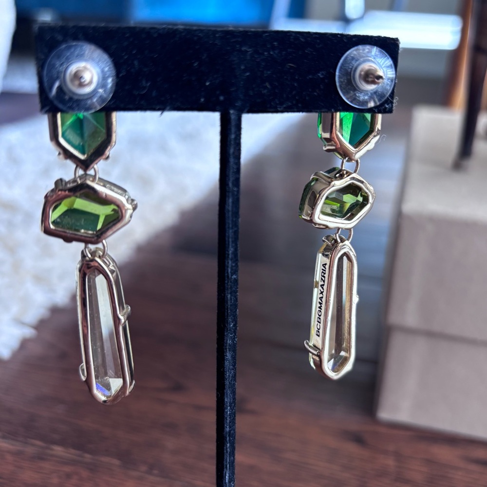 2 Pair of Elegant Drop Earrings - Picture 9 of 11